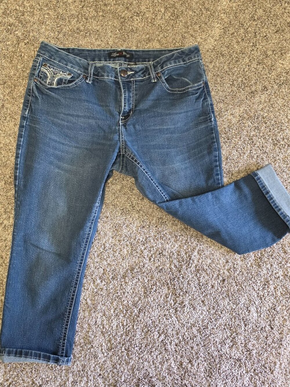 Love Indigo Women's Size 12 Cuffed Capri Jeans Embellished Pocket Stretch Denim